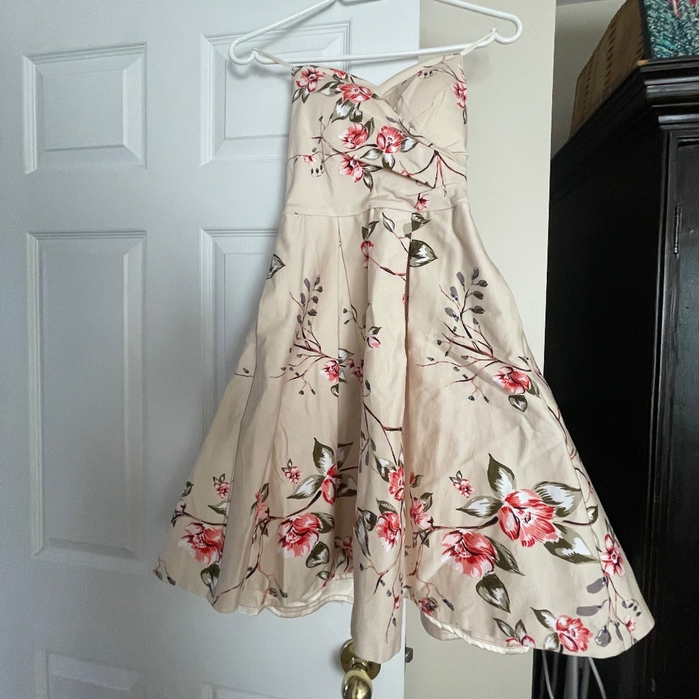 Beautiful strapless dress NWT